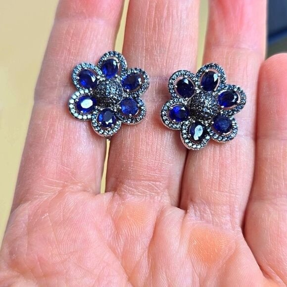 925 Sterling Silver Flower Earrings with Natural Blue Sapphire Gemstones - Picture 6 of 8